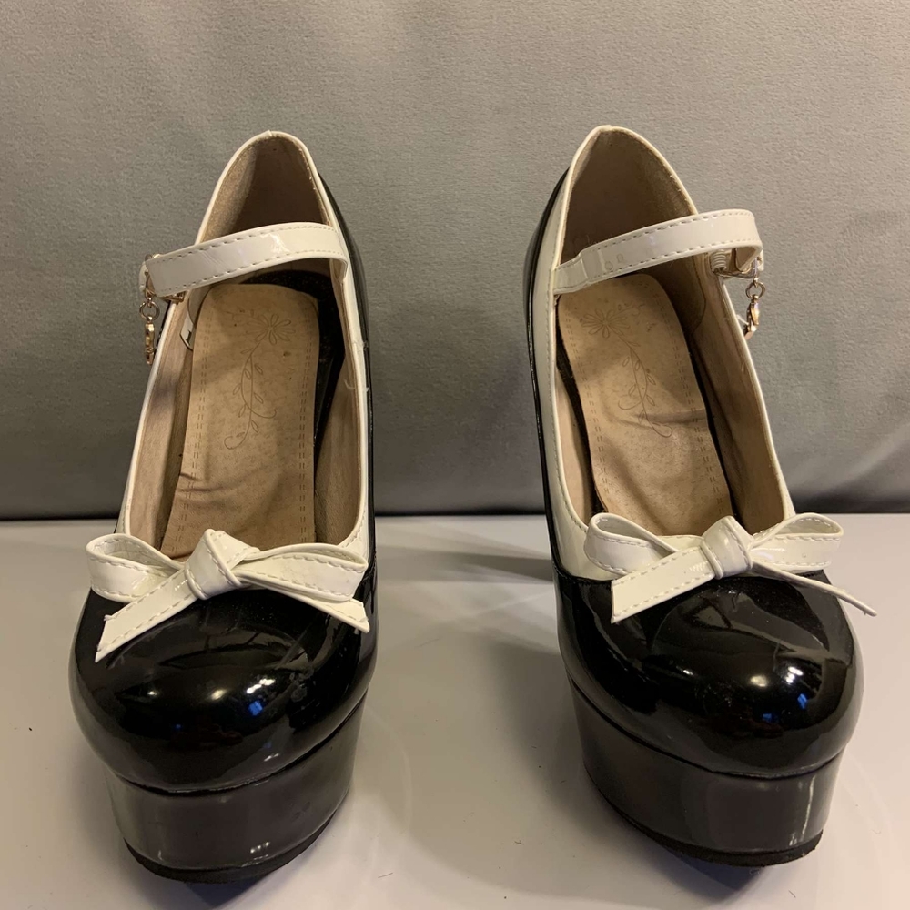 Black and white heel
